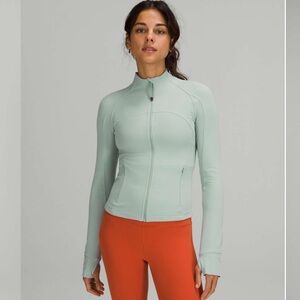 Lululemon cropped define Nulu